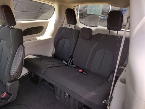 Used 2024 Chrysler Voyager LX image 12