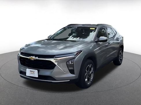 Used 2025 Chevrolet Trax LT FWD image 6
