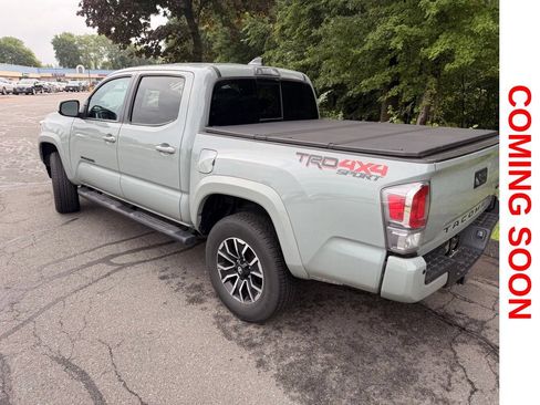 Used 2023 Toyota Tacoma TRD Sport w/ TRD Premium Sport Package AWD/4WD image 7
