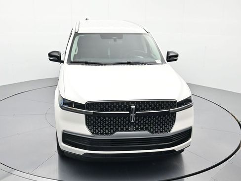 New 2026 Lincoln Navigator L Premier AWD/4WD image 30
