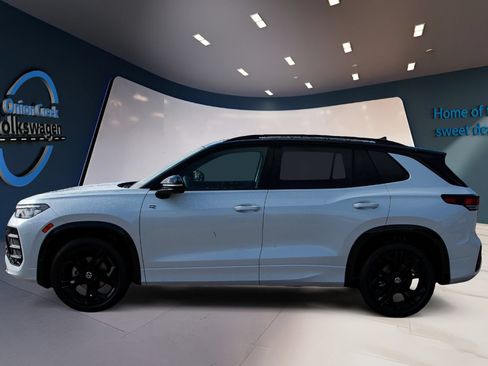 New 2026 Volkswagen Tiguan SE R-Line FWD image 7