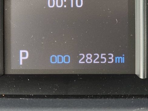 Used 2021 Toyota Venza LE AWD/4WD image 33