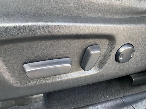 Used 2019 Toyota Highlander LE AWD/4WD image 10