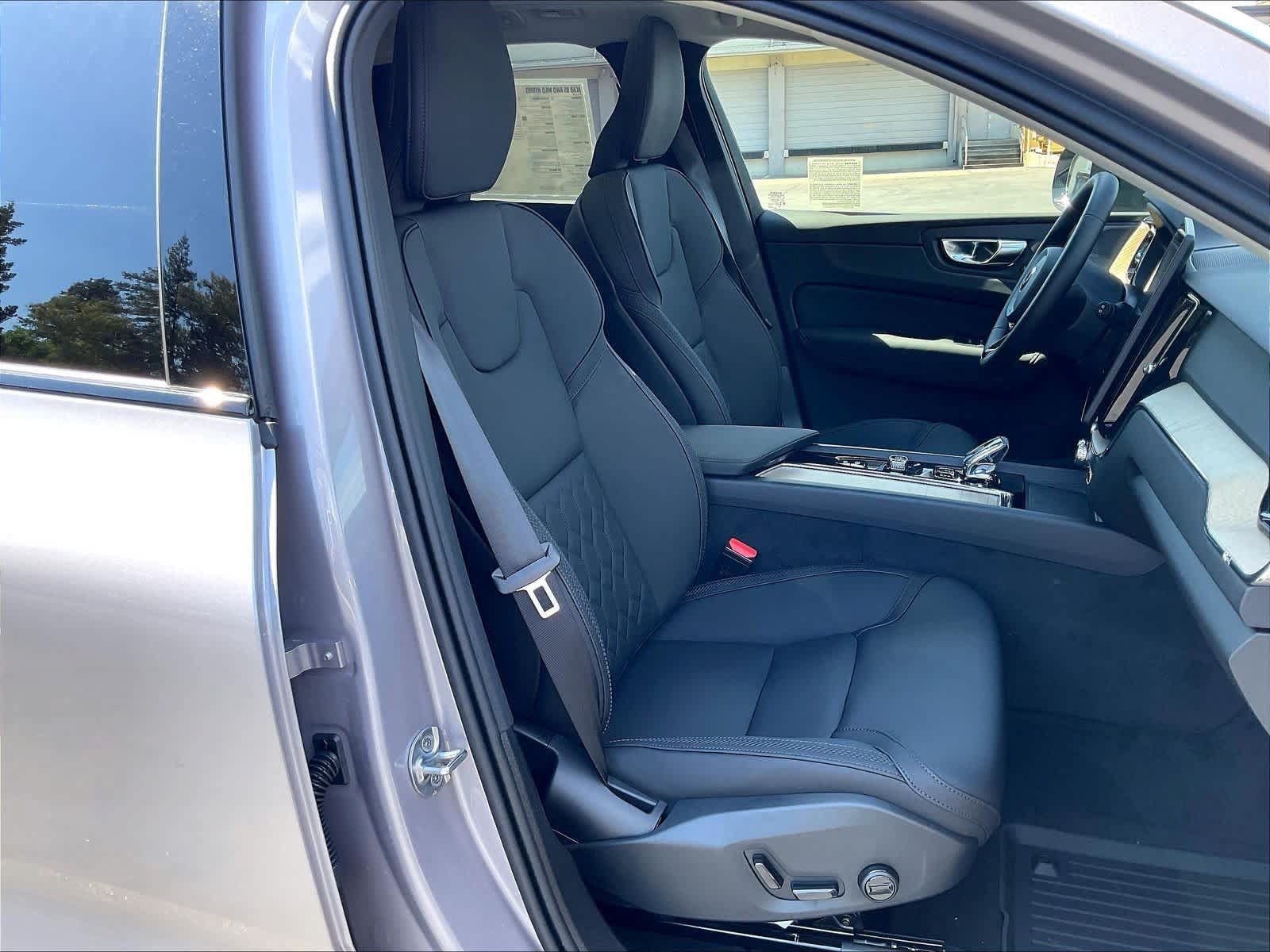 New 2027 Volvo XC60 B5 Plus AWD/4WD image 31