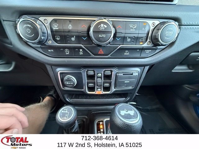 Used 2024 Jeep Wrangler Unlimited Sahara AWD/4WD image 21