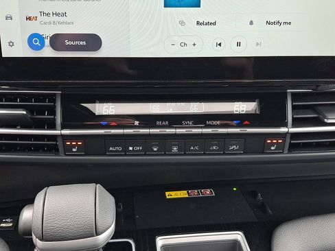 Used 2025 Toyota Sienna XSE FWD image 17