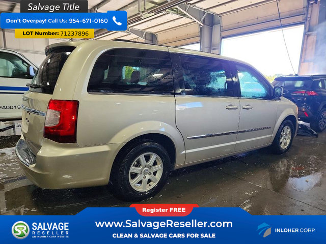Used 2012 Chrysler Town & Country Touring w/ Entertainment Group #1 FWD image 4
