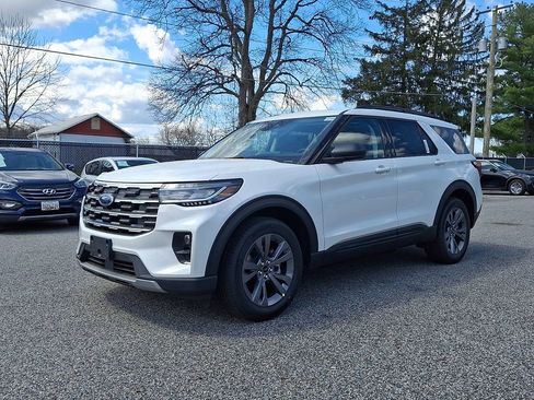 New 2026 Ford Explorer Active image 2