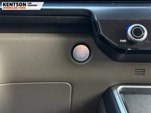 Used 2025 Kia Carnival image 32