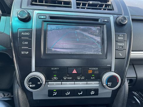 Used 2014 Toyota Camry SE w/ Moonroof Package image 18