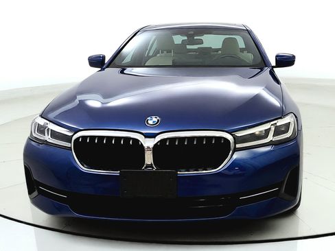 Used 2021 BMW 530e xDrive w/ Premium Package AWD/4WD image 3
