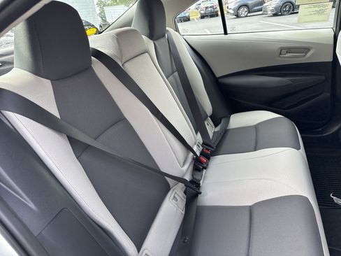 Used 2025 Toyota Corolla LE image 28