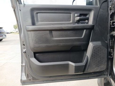 Used 2018 RAM 2500 Tradesman w/ Chrome Appearance Group image 16