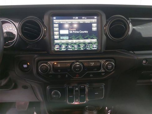 Used 2022 Jeep Gladiator Sport image 19