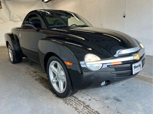 Used 2004 Chevrolet SSR w/ Preferred Equipment Group image 4