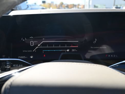 Used 2025 Cadillac Escalade Sport Platinum w/ LPO, ONYX Package image 23