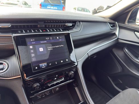 Used 2024 Jeep Grand Cherokee Altitude image 20