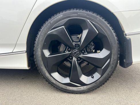 Used 2020 Honda Accord Touring image 9