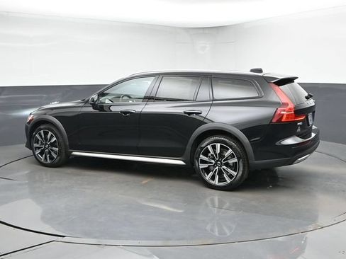 New 2026 Volvo V60 B5 Cross Country Ultra w/ Climate Package AWD/4WD image 7