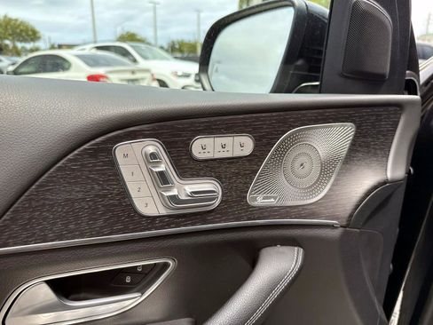 Used 2025 Mercedes-Benz GLS 450 4MATIC image 19