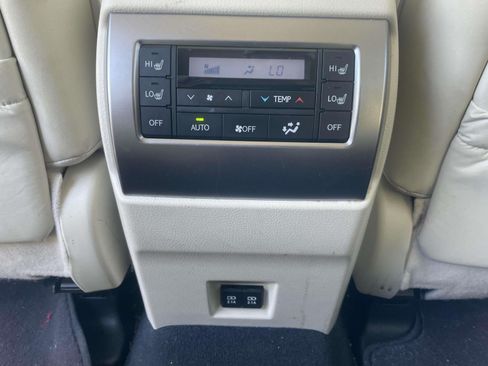 Used 2023 Lexus GX 460 Premium w/ Accessory Package AWD/4WD image 11