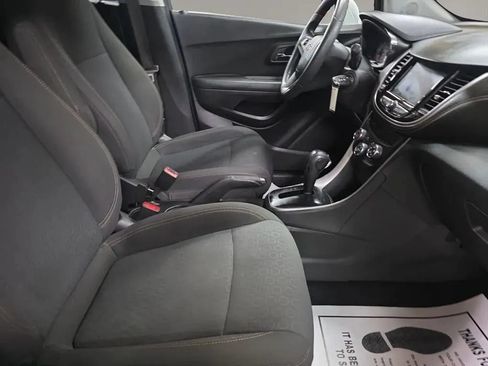 Used 2022 Chevrolet Trax LS w/ Tint and Cruise Package AWD/4WD image 12