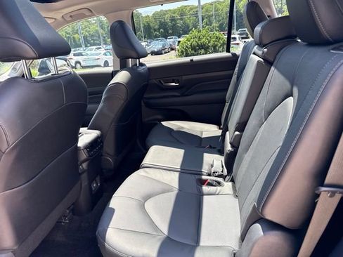 Used 2025 Toyota Grand Highlander AWD Hybrid image 26