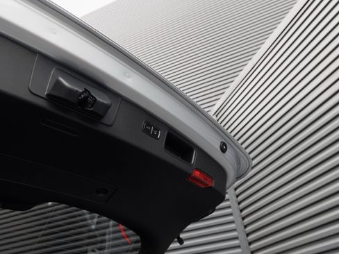 New 2026 Porsche Macan Turbo image 28