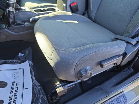Used 2025 Jeep Wrangler Willys image 32