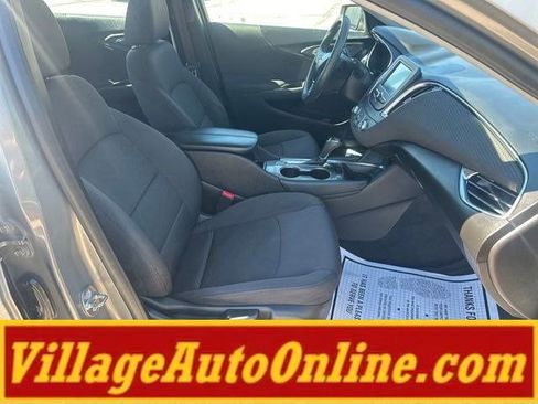 Used 2017 Chevrolet Malibu LT FWD image 37