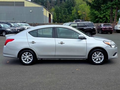 Used 2018 Nissan Versa SV w/ SV Special Edition Package FWD image 17