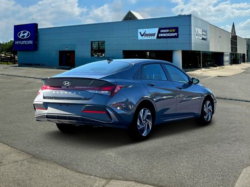 Certified 2025 Hyundai Elantra Sport image 7