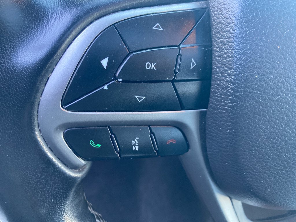 Used 2021 Jeep Grand Cherokee Limited AWD/4WD image 39