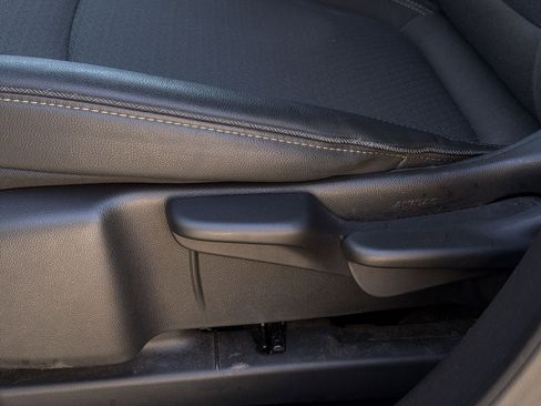 Used 2025 Buick Encore GX Preferred AWD/4WD image 12