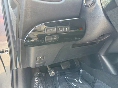 Used 2019 Toyota Prius LE w/ Carpet Mat Package FWD image 15