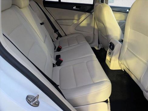 Used 2017 Volkswagen Tiguan S image 18