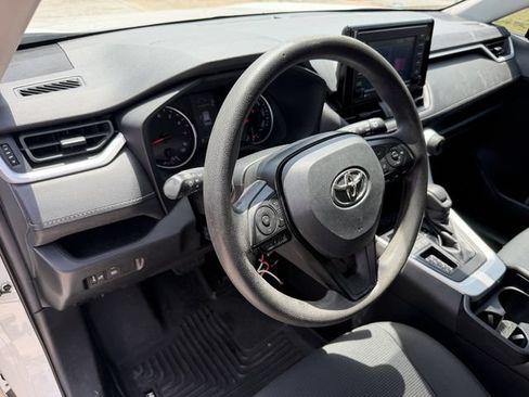 Used 2021 Toyota RAV4 LE FWD image 14