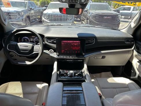 Used 2022 Jeep Wagoneer Series III w/ Premium Group I AWD/4WD image 25