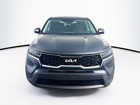 Used 2023 Kia Sorento LX image 2