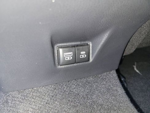 Used 2025 Toyota Camry SE image 12