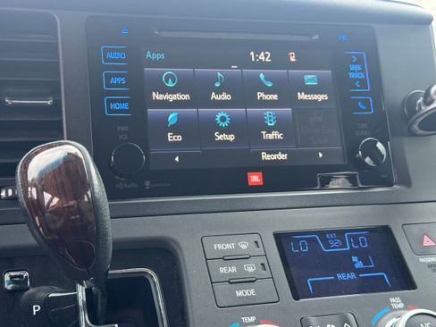 Used 2015 Toyota Sienna Limited FWD image 26