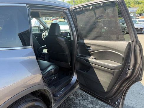 Used 2017 Honda Pilot Touring image 38