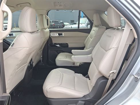 Used 2022 Ford Explorer Platinum w/ Equipment Group 601A image 11