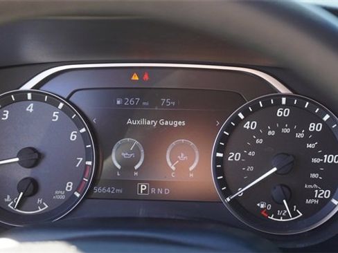 Used 2022 Nissan Frontier SV image 32