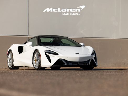 Used 2025 McLaren Artura Spider image 13