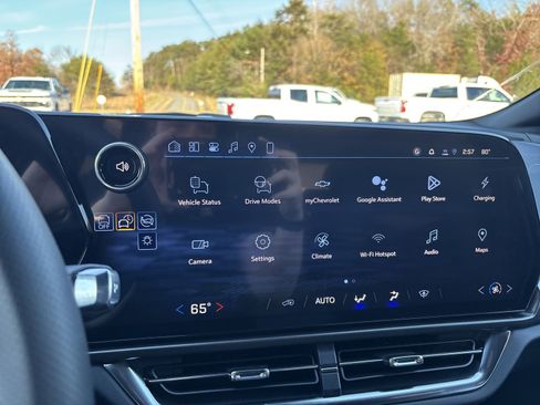 New 2026 Chevrolet Equinox EV LT image 19