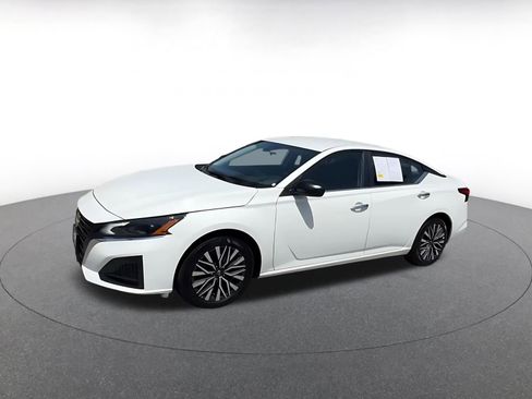 Used 2025 Nissan Altima 2.5 SV FWD image 8