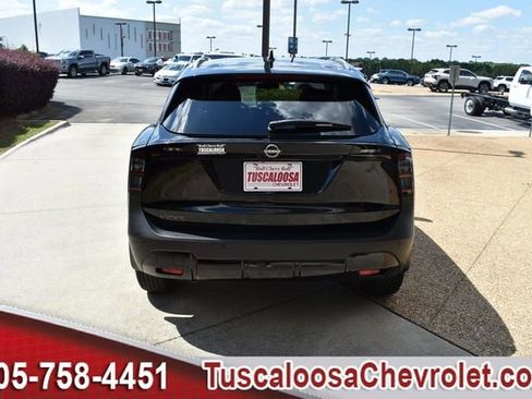 Used 2026 Nissan Kicks SV w/ SV Premium Package FWD image 8