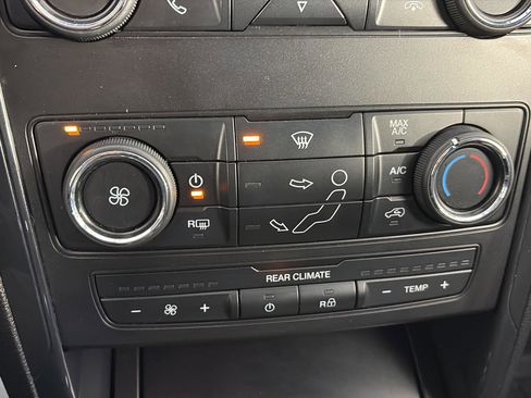 Used 2018 Ford Explorer XLT image 29