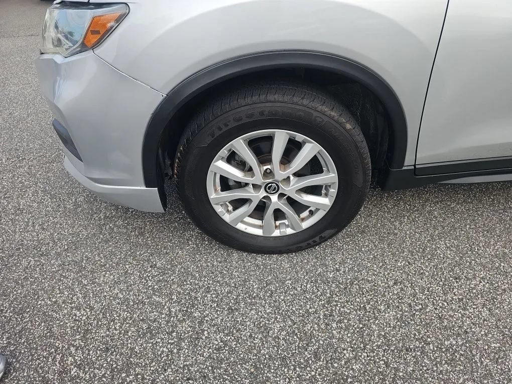 Used 2018 Nissan Rogue SV w/ Premium Package AWD/4WD image 11